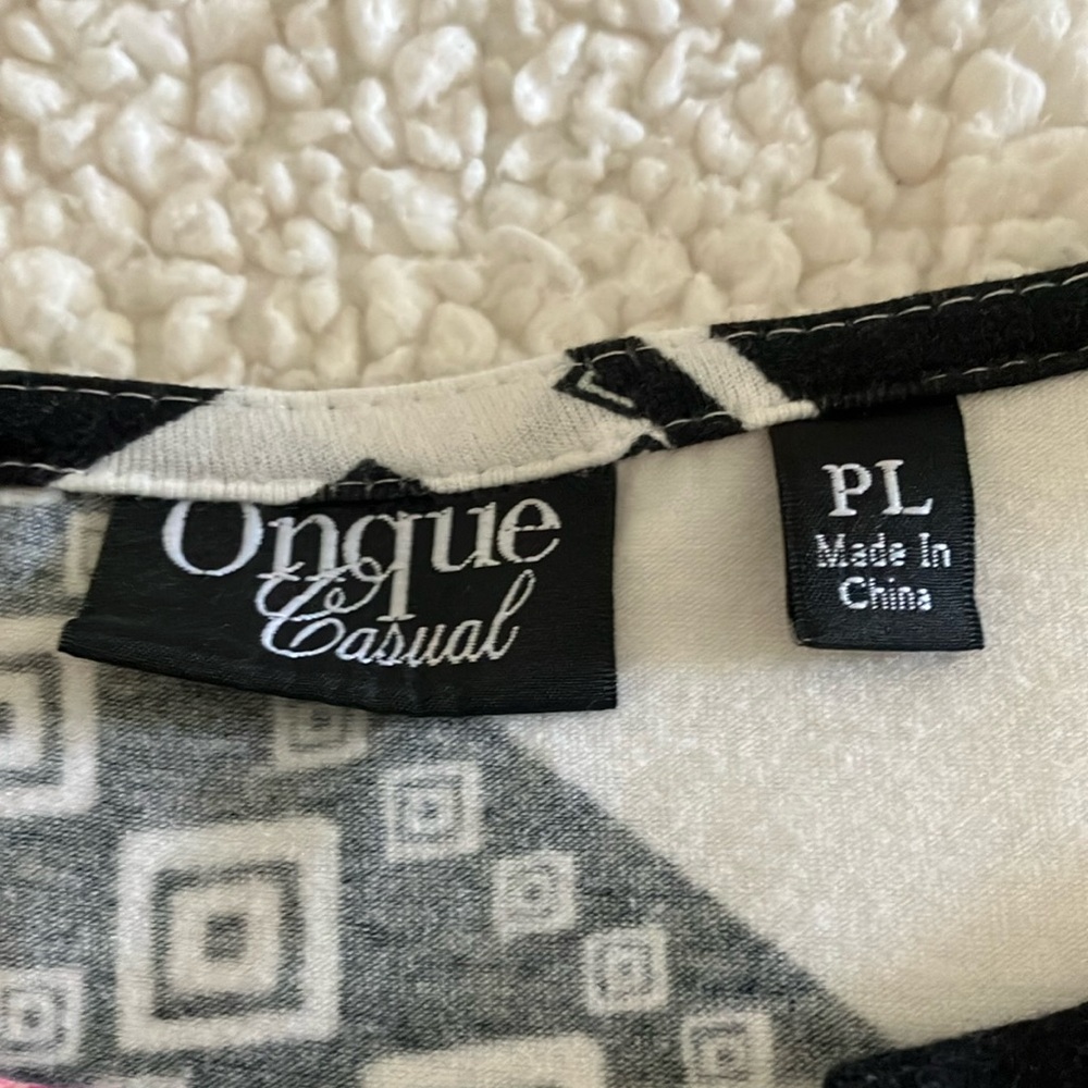 Onque Casuals Black and White Graphic Blouse - Picture 2 of 10